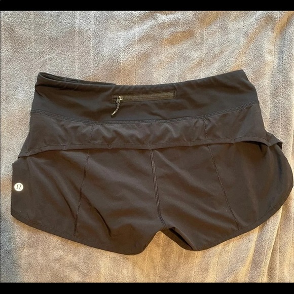 Lululemon shorts size 6 - Picture 2 of 4